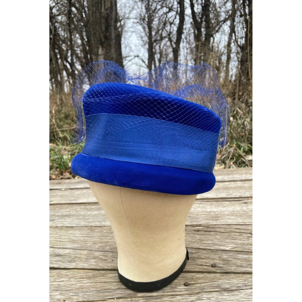 Vintage 1950s Bright Blue Velvet Womens Hat Netting